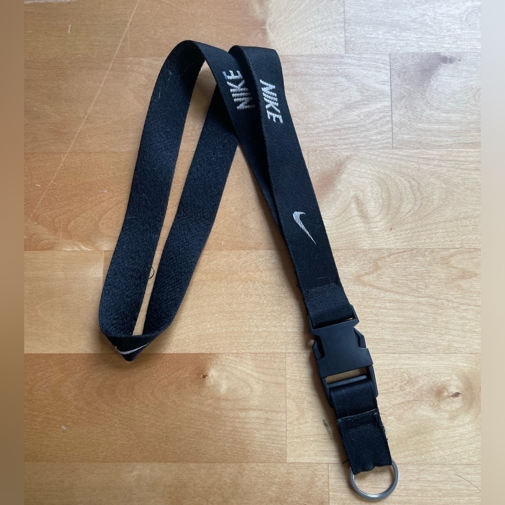Nike Black and White Durable Fabric Lanyard with Quick-Release Clip - Picture 4 of 4